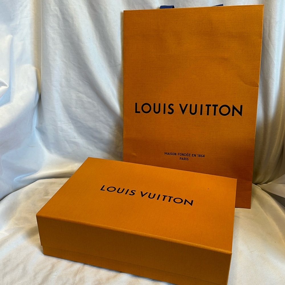 LV Magnet Box with shopping bag Set.